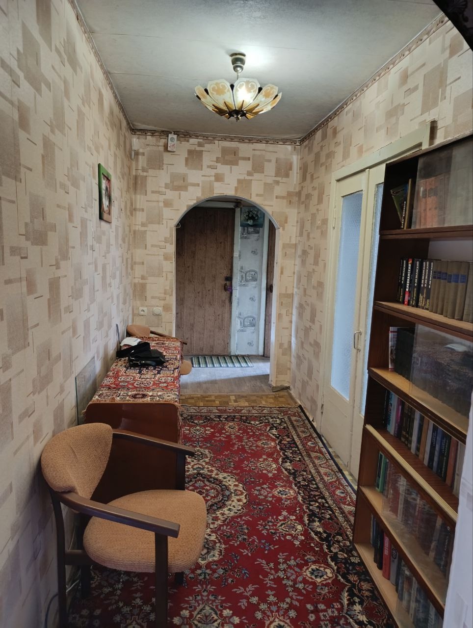 Сдается 3-х комнатная квартира кв. Волкова общ. пл. 70 кв.м., кухня 7,5 кв.м. Цена 30 000 руб. + ком.услуги. В квартире есть всё необходимое для проживания: мебель, холодильник, стиральная машина, бойлер, микроволновая печь, вытяжка, кондиционер. Хорошее месторасположение. Оплата первый и последний месяц + ус...